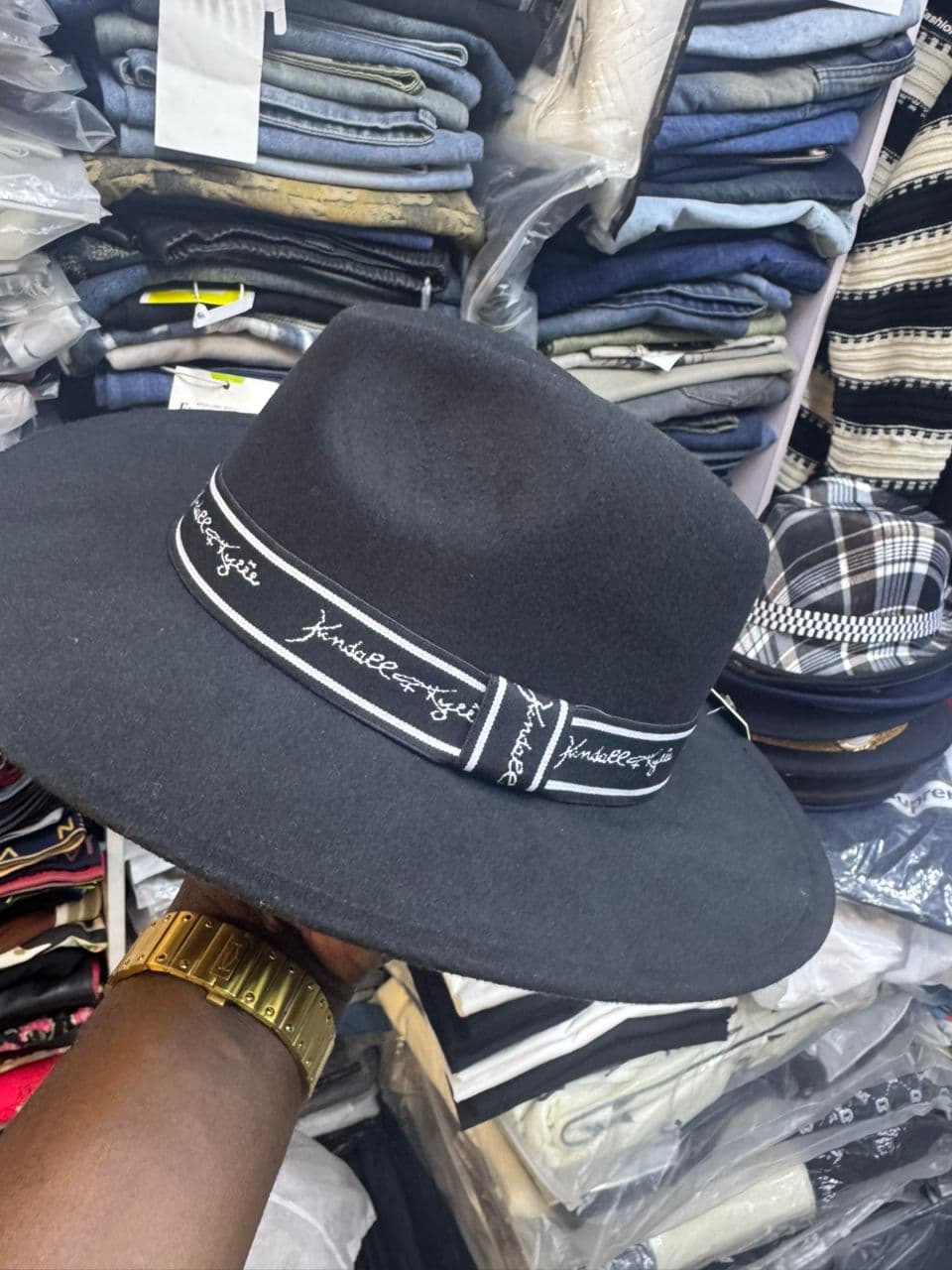 Caps